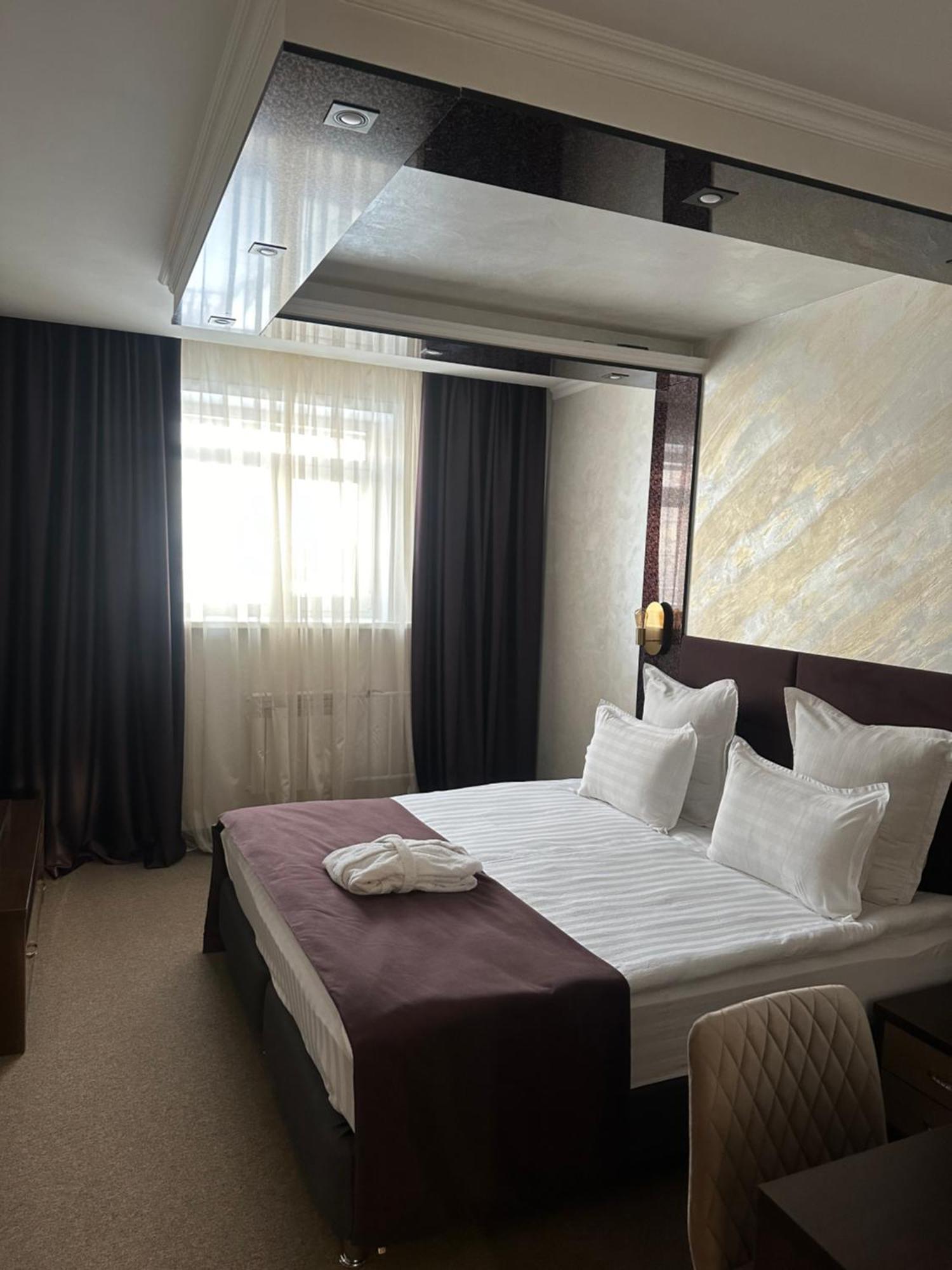Mereke Hotel Öskemen Bagian luar foto