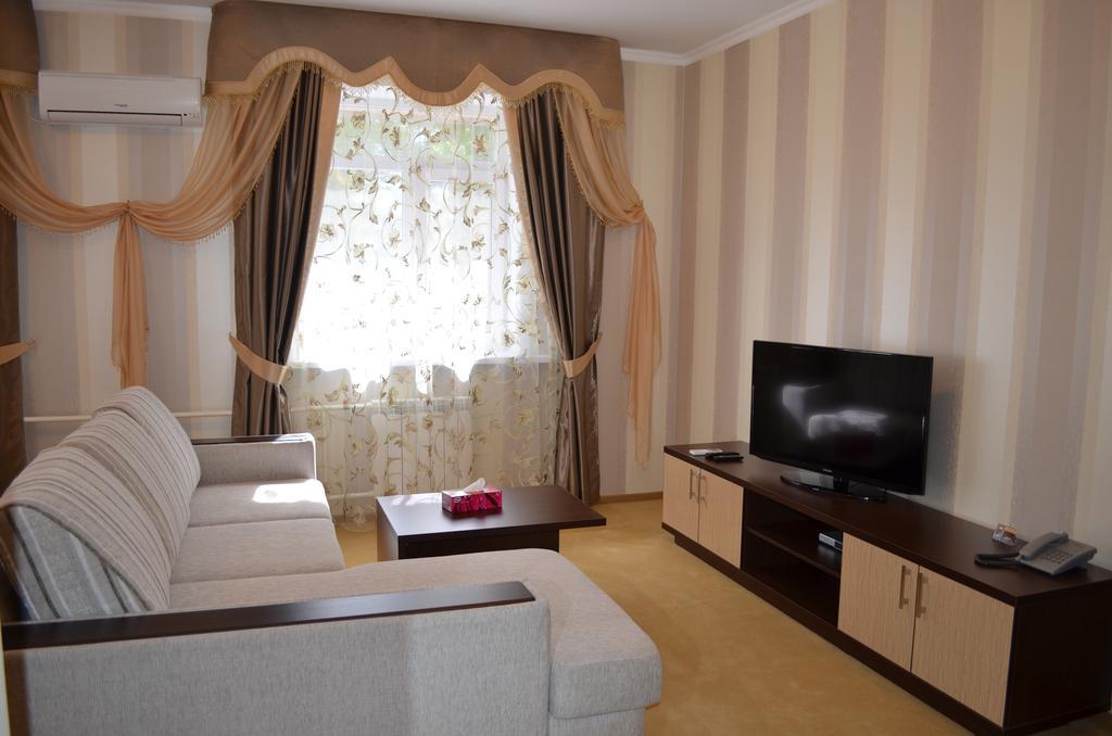 Mereke Hotel Öskemen Ruang foto