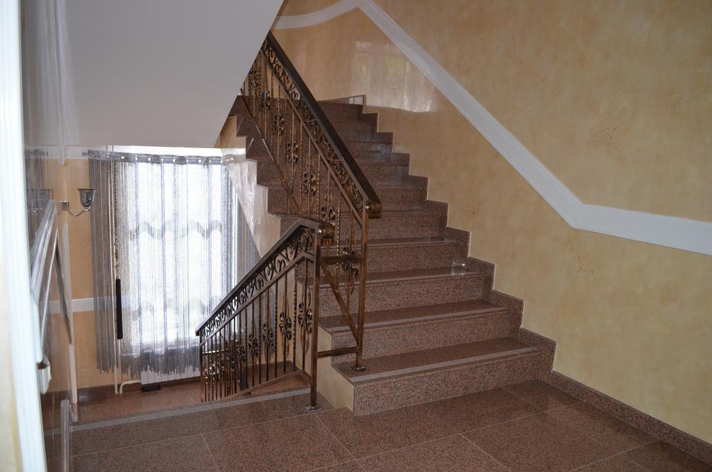 Mereke Hotel Öskemen Bagian luar foto