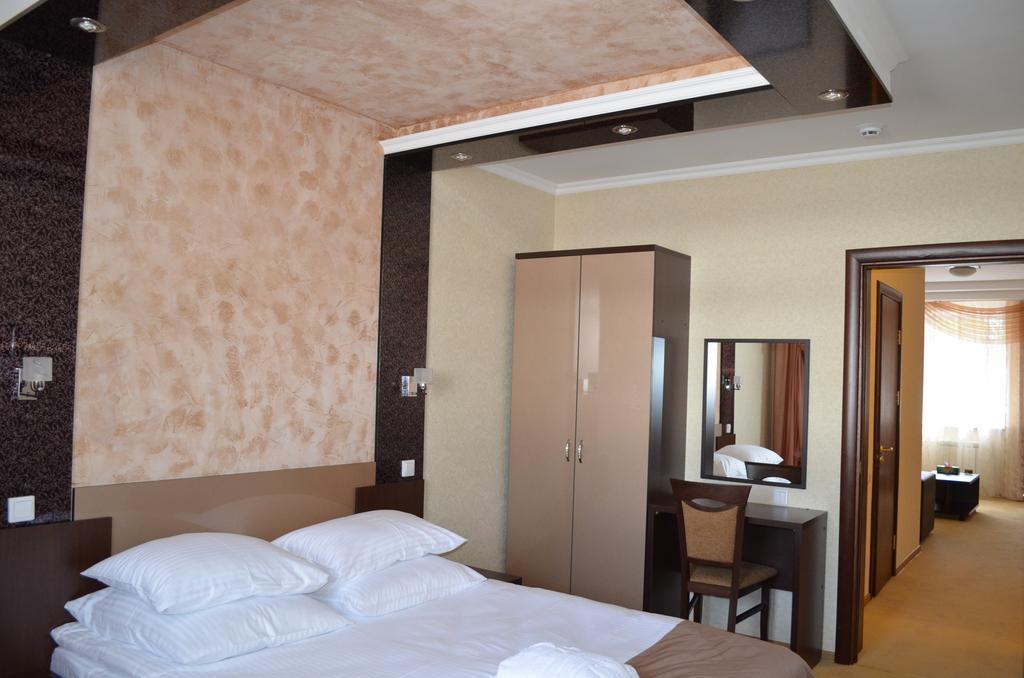 Mereke Hotel Öskemen Ruang foto