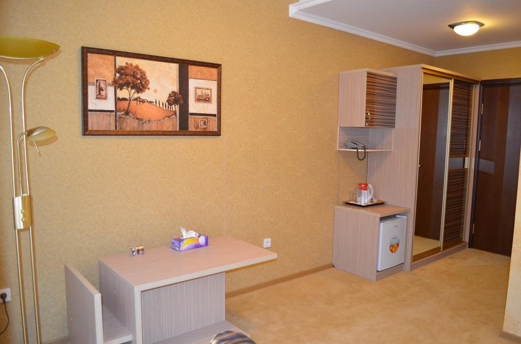 Mereke Hotel Öskemen Ruang foto