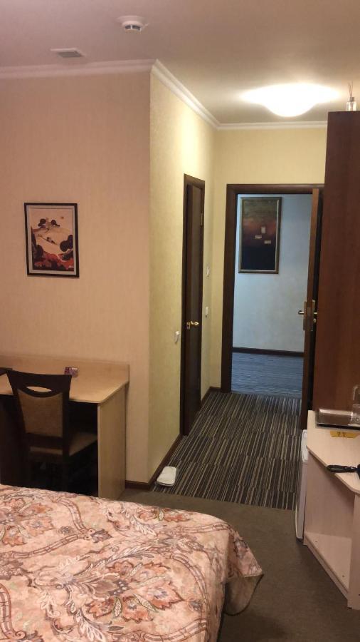 Mereke Hotel Öskemen Bagian luar foto